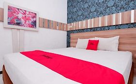 Reddoorz Near Plaza Simpang Lima